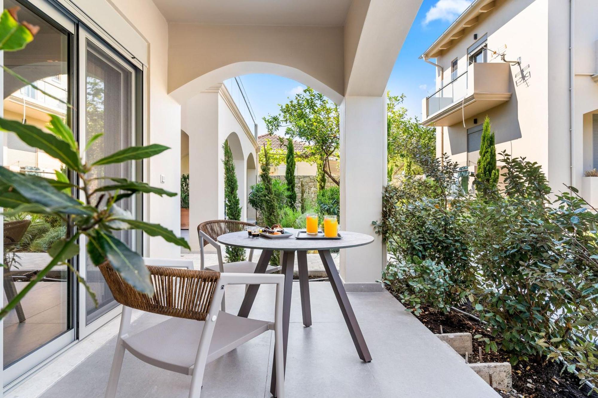 Blue Symphony Suites Apartments Nikiana Ngoại thất bức ảnh